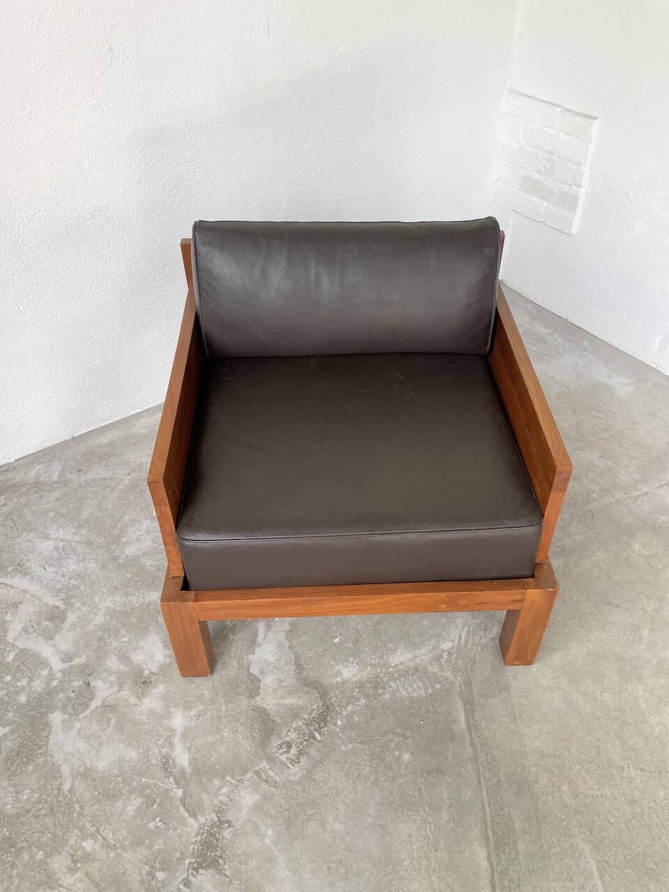 Modernist armchair in exotic wood and leather