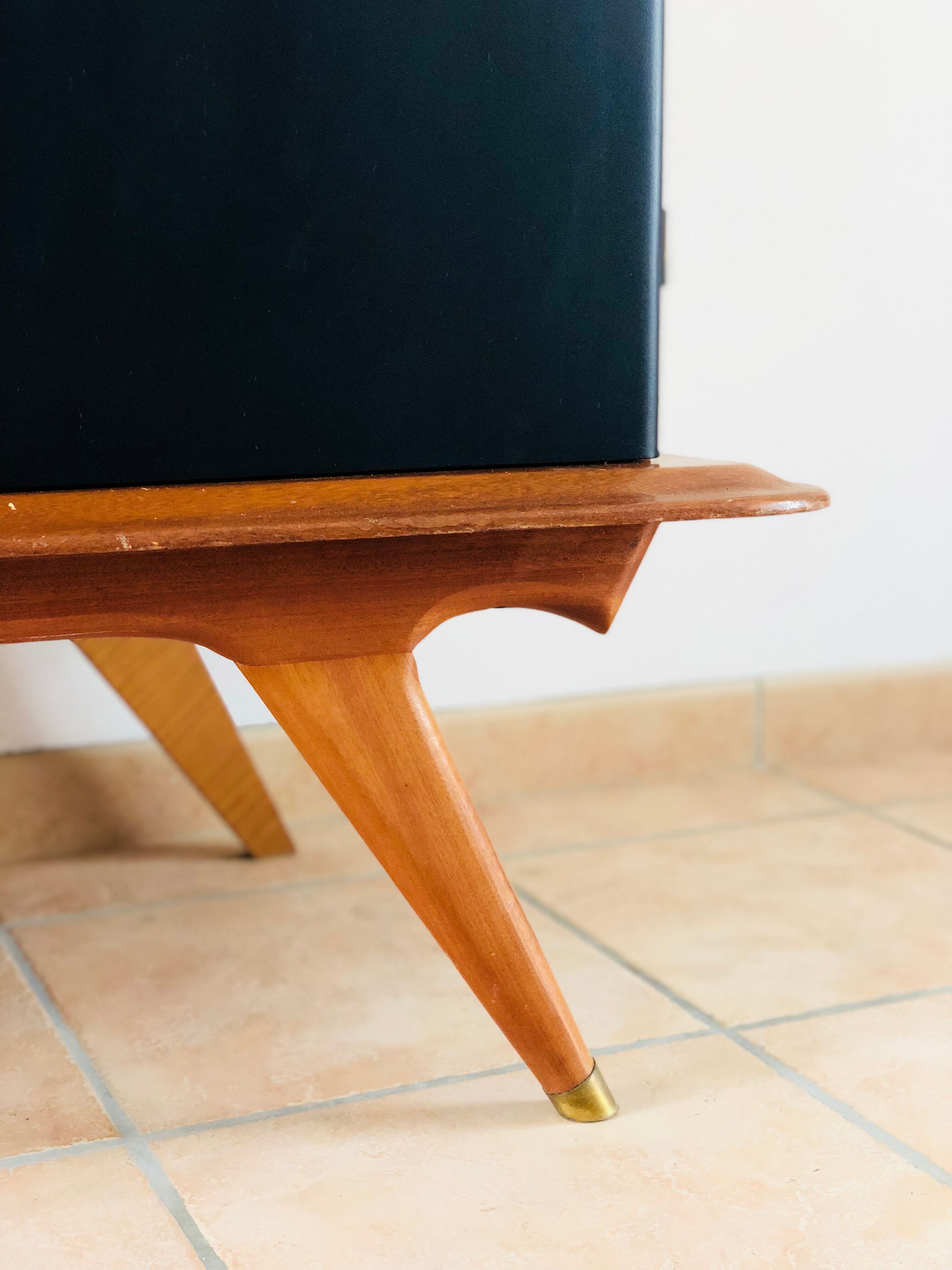 Slip-on feet compass 1960