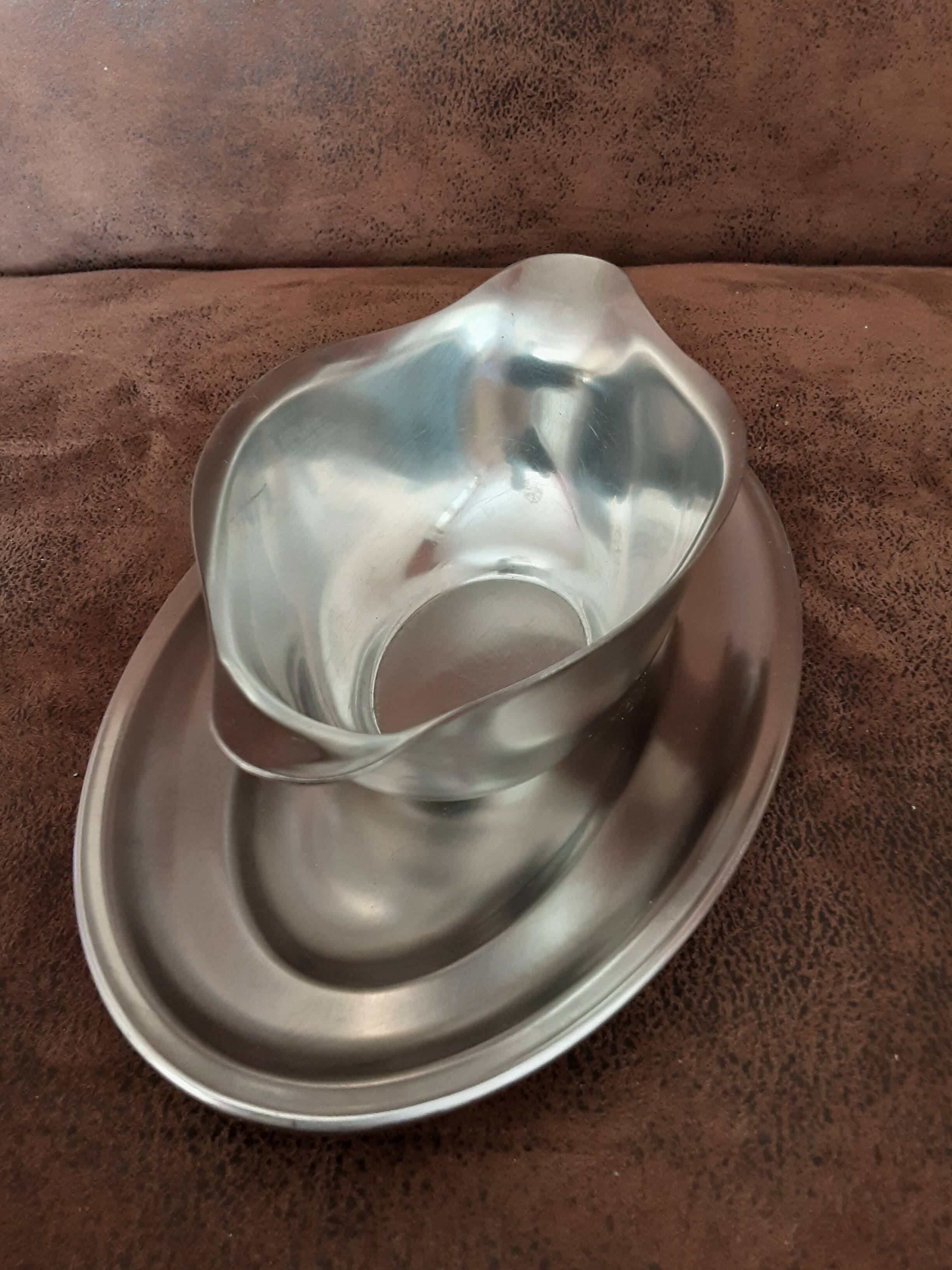 Stainless steel sauce boat