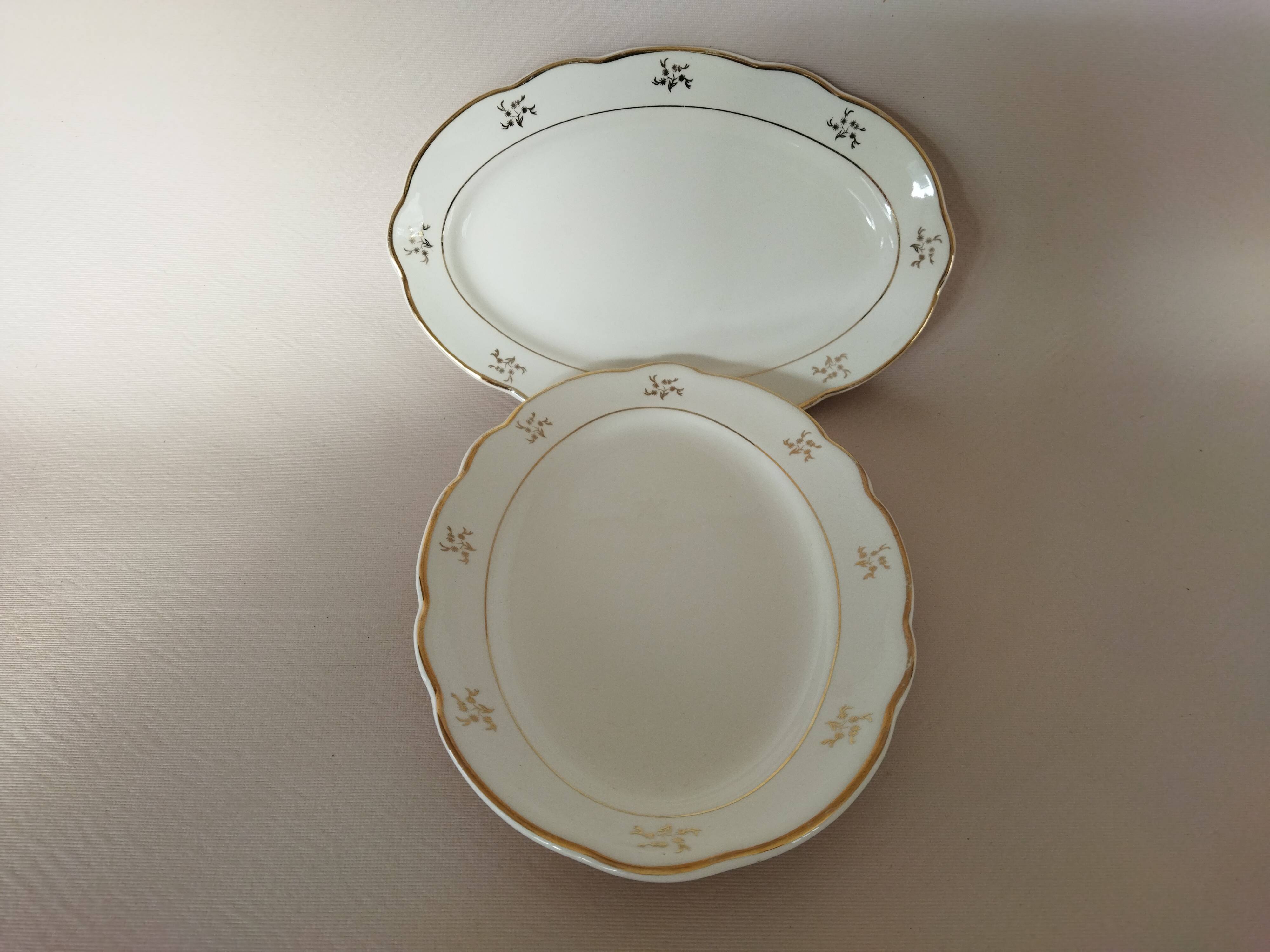 Raviers Villeroy & Boch Mettlach ivory and gold, model 7101