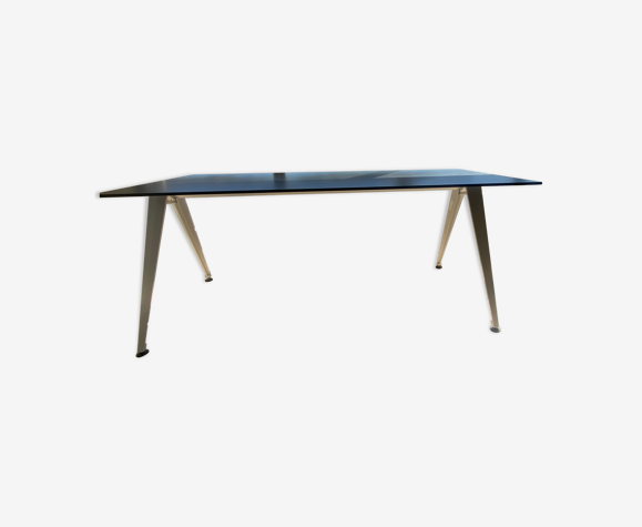 Table Grum design