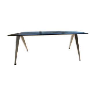 Table Grum design