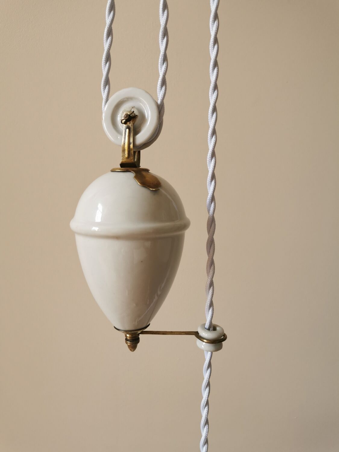 Opaline suspension with up and down