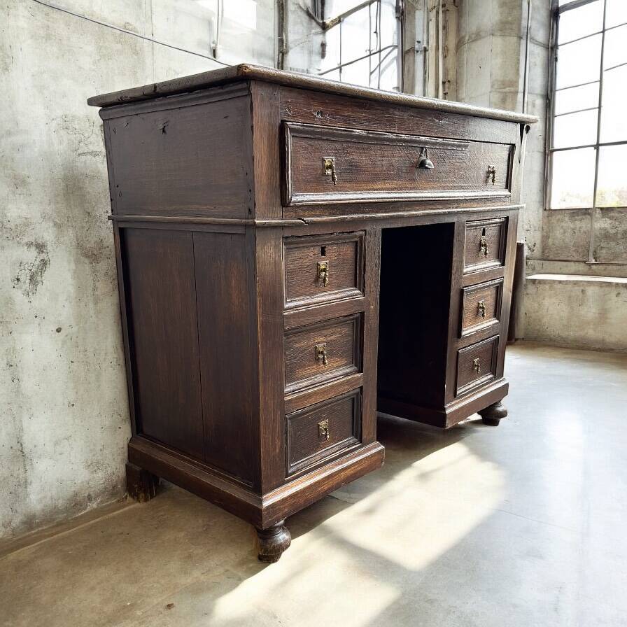 Vintage desk/Antique desk in solid oak