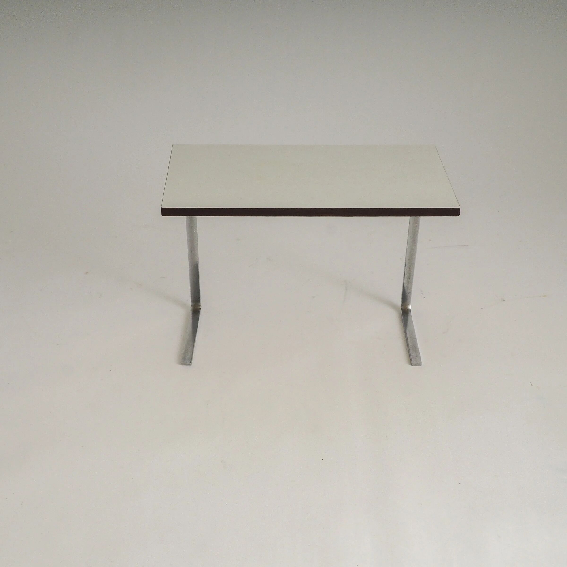 Set of 3 minimalistic nesting side tables