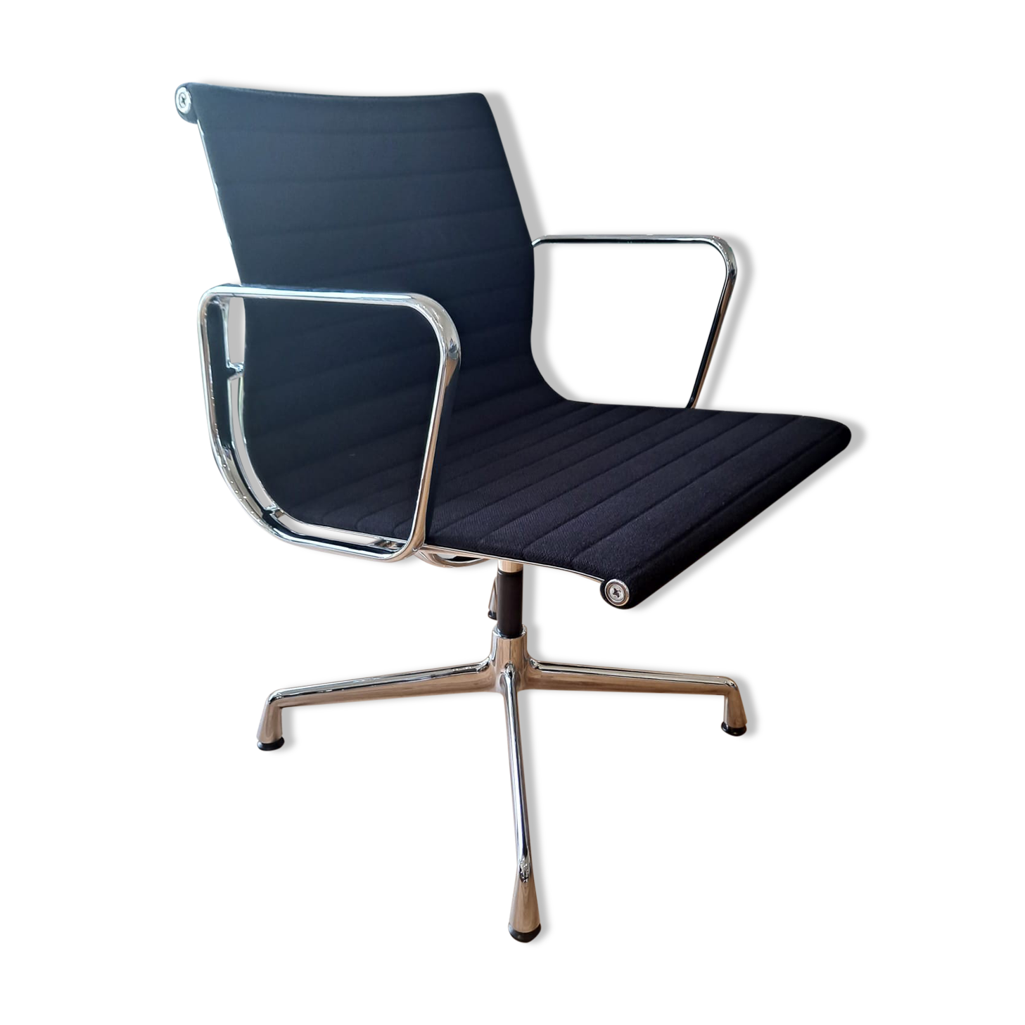 EA108 office chair by Charles & Ray Eames for Vitra 2012