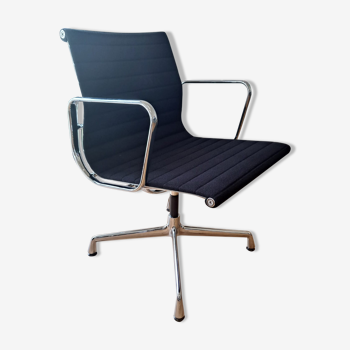 Chaise de bureau EA108 par Charles & Ray Eames pour Vitra 2012