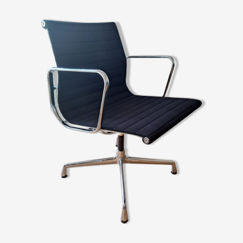 EA108 office chair by Charles & Ray Eames for Vitra 2012