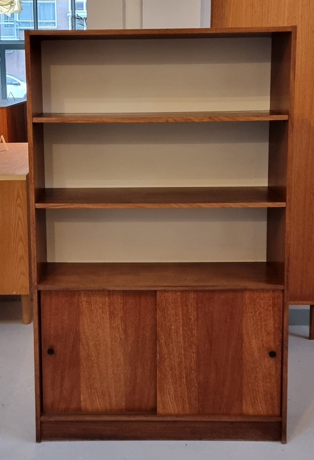 Bibliothèque du milieu du siècle
