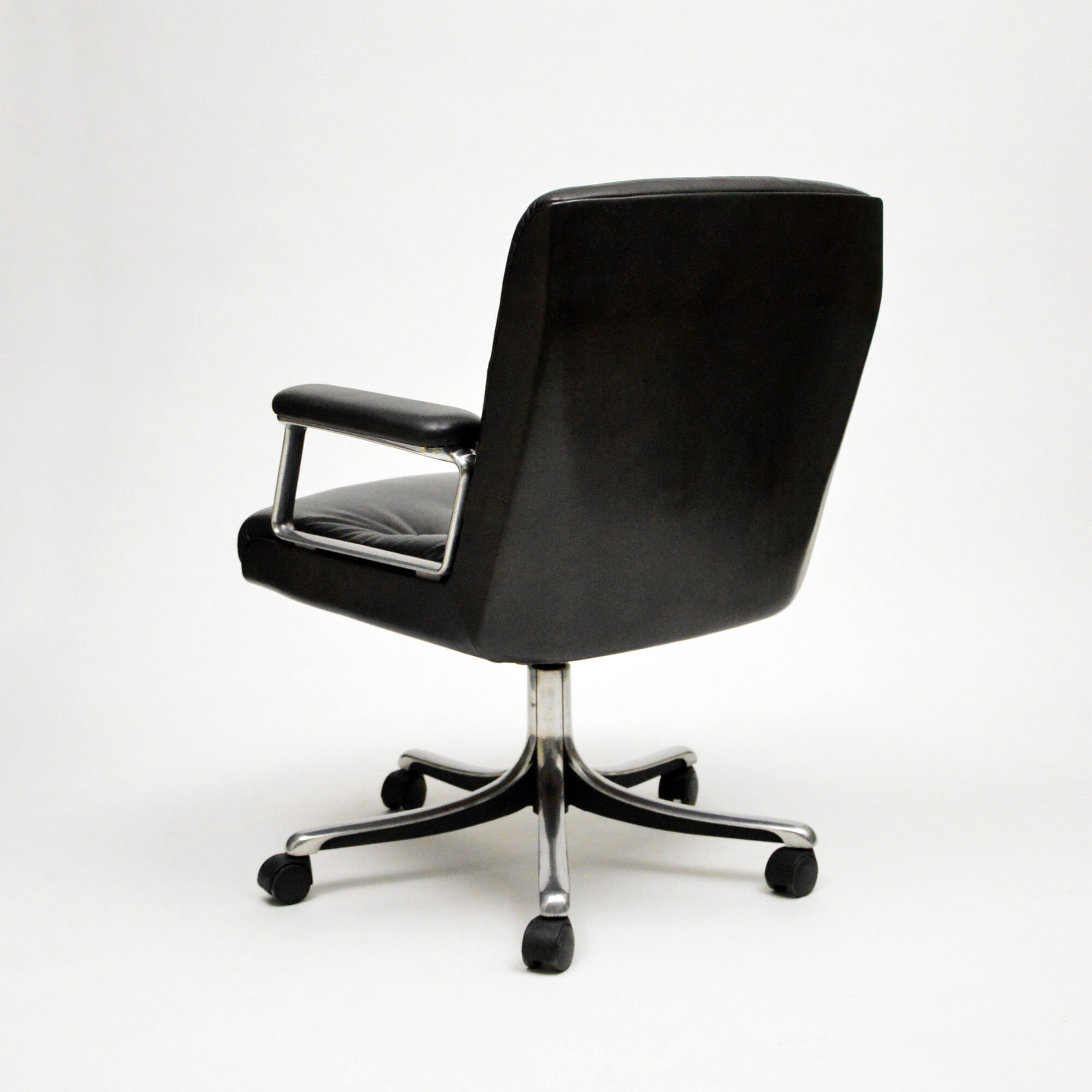 P126 Armchair by Osvaldo Borsani for Tecno, 1966