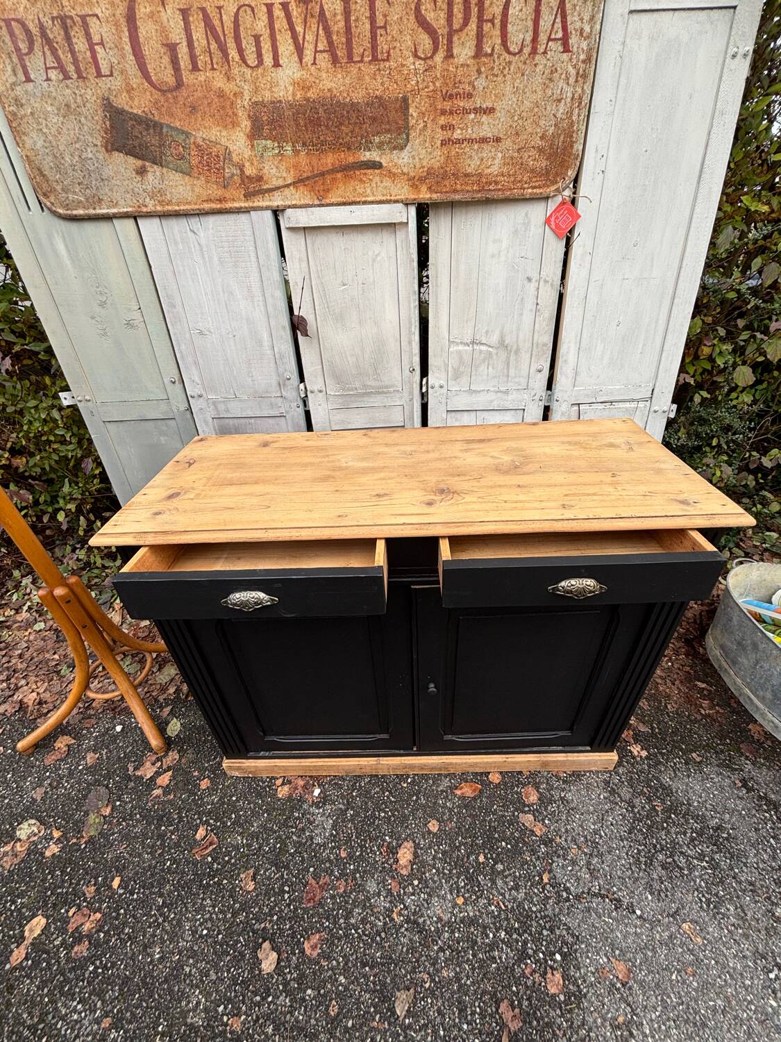 Buffet parisien noir