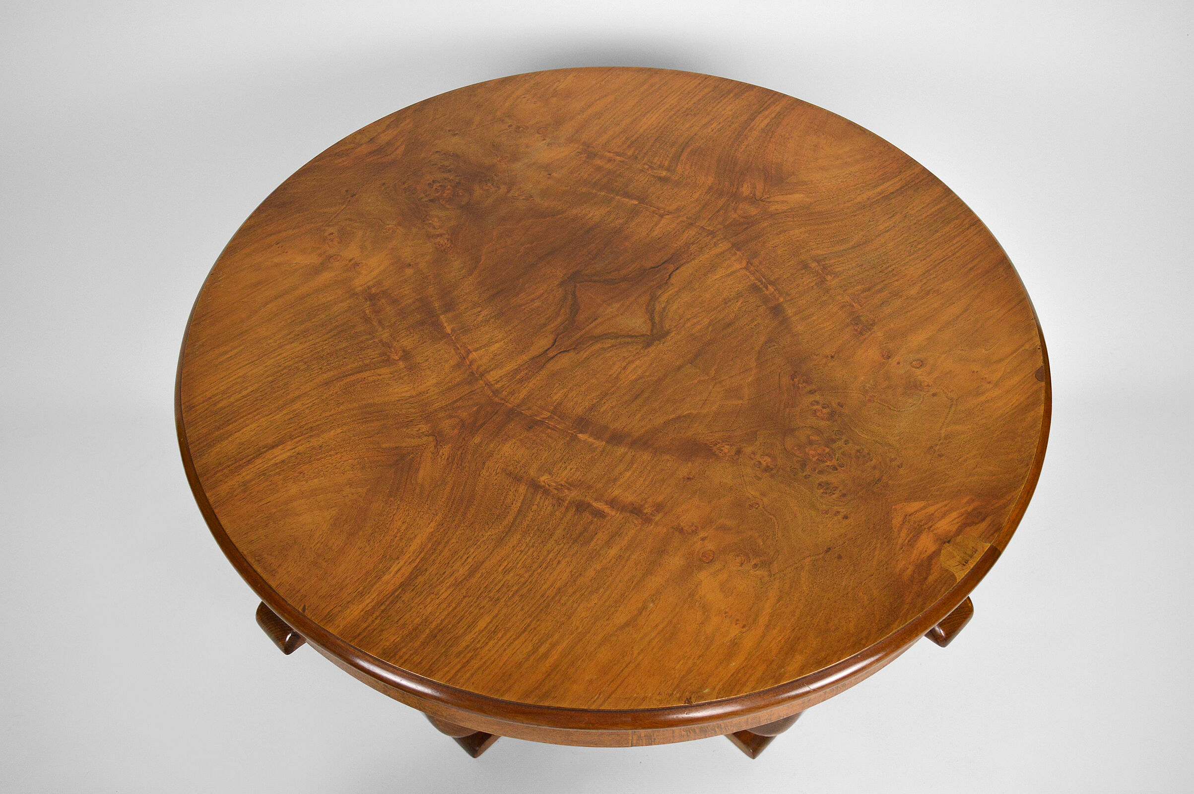 Round Art Deco pedestal table in walnut veneer circa 1930
