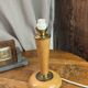 Lampe en bois et laiton, dans le style  Mazda