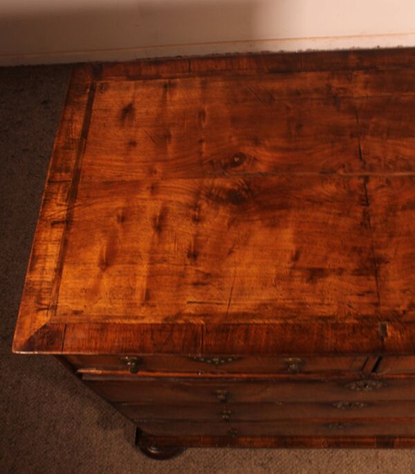 commode William and Mary en noyer du 17° siècle