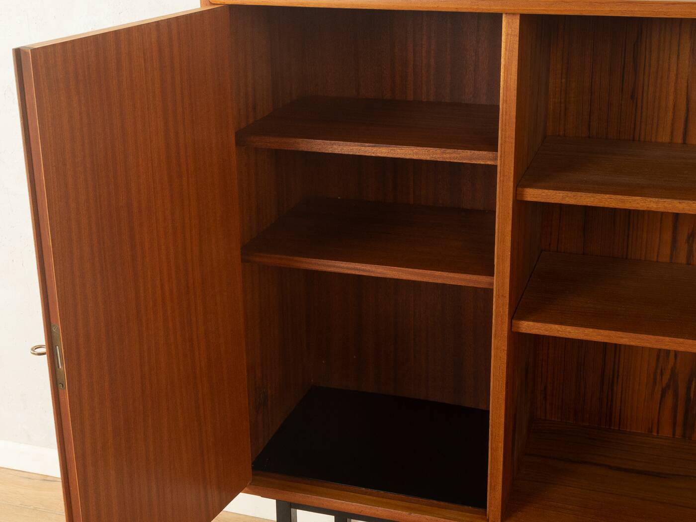 Commode classique des années 1960
