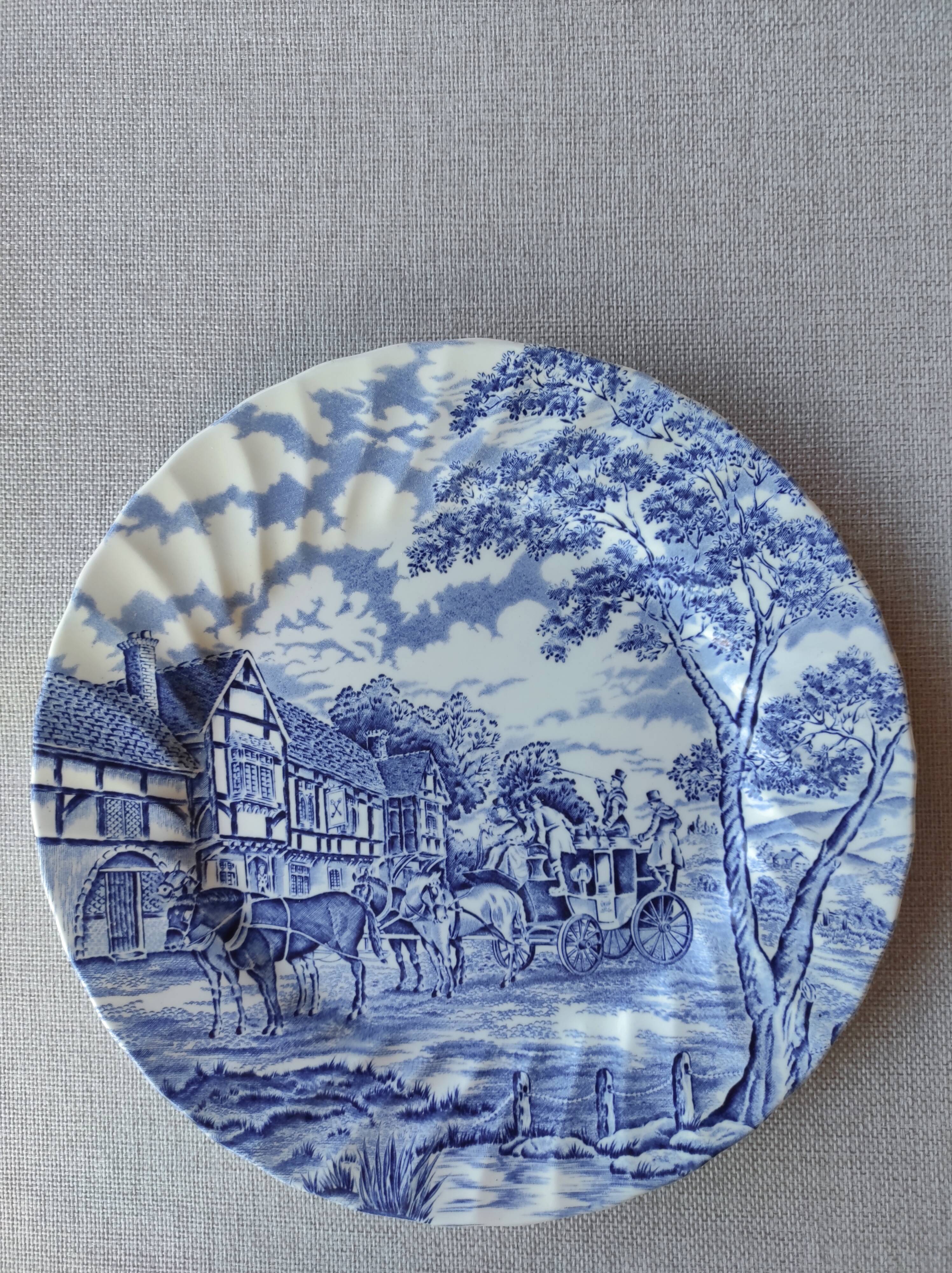 Set of 5 Myott Royal Maine dinner plates.