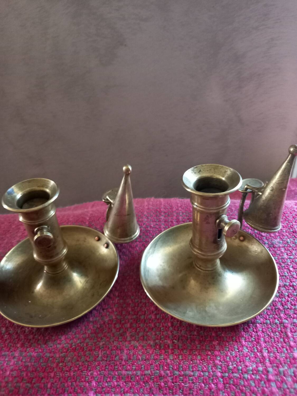 Hand candle holder