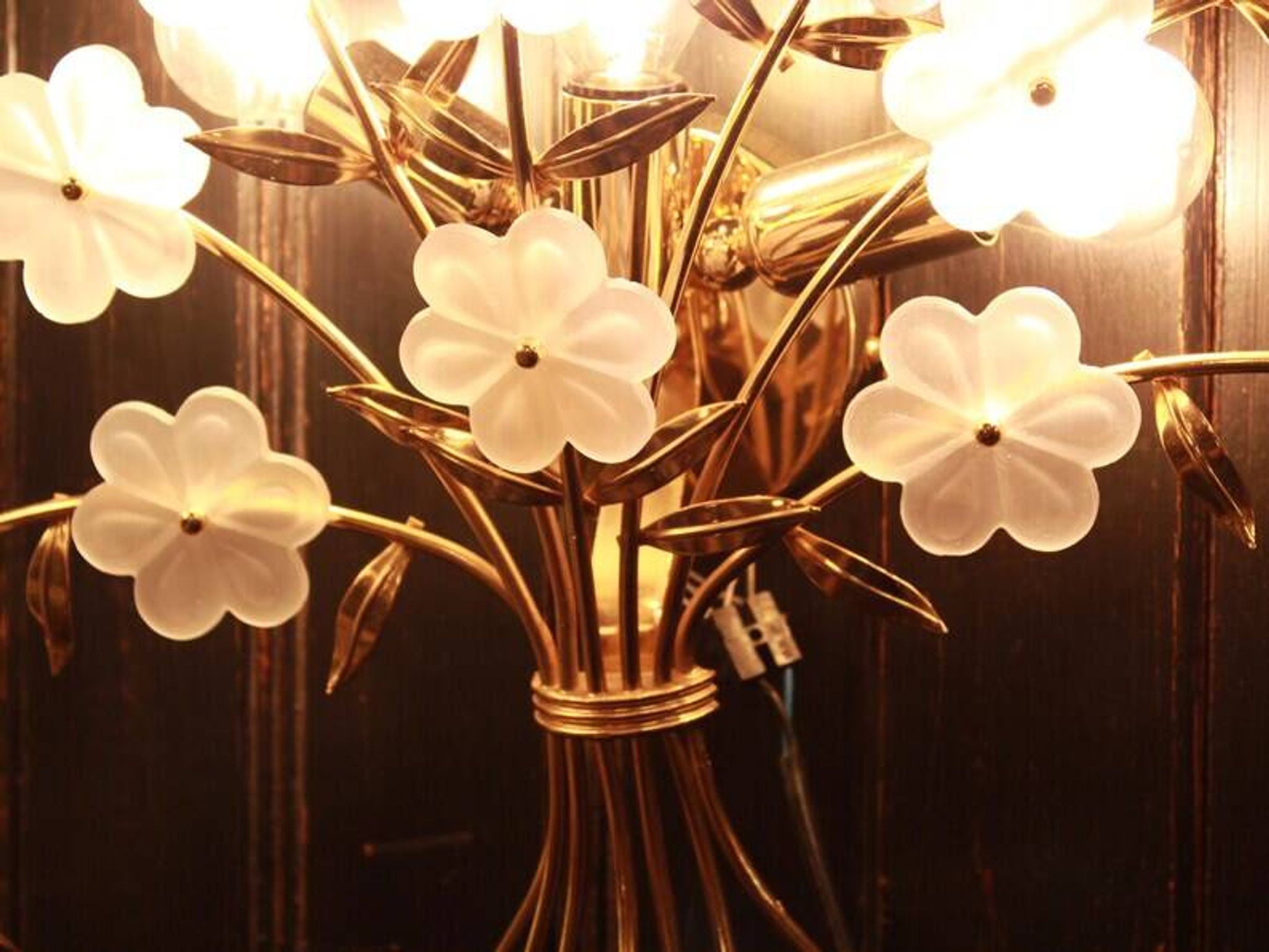1980s wall lamp with 20 Murano glass flowers and 3 lights.