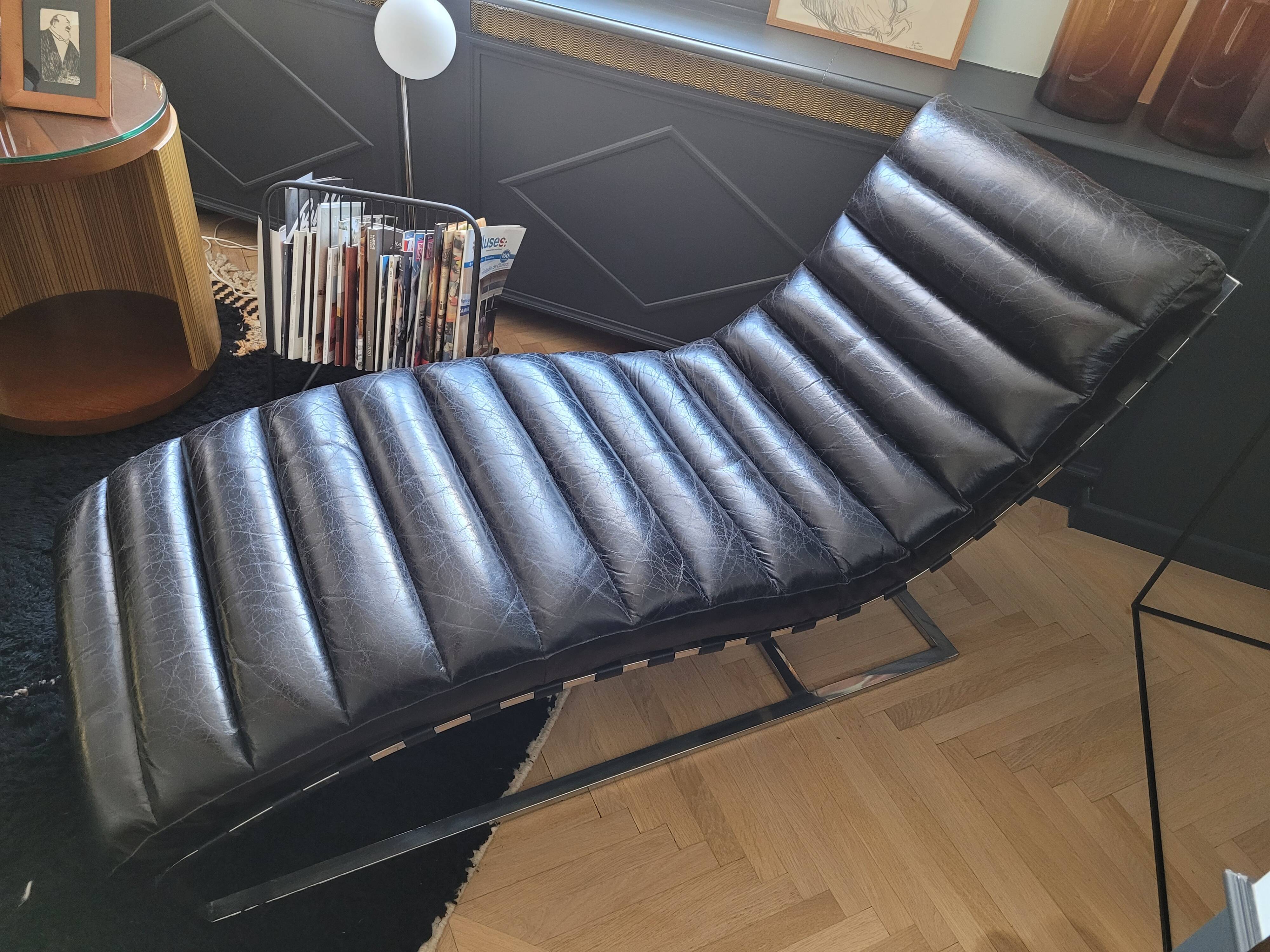 Black leather chaise longue divan