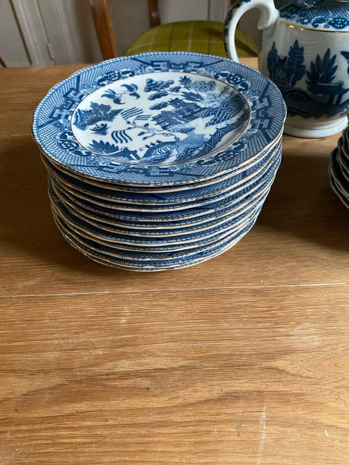 Blue Willow dessert plate service