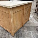 Central island / Saucepan storage unit