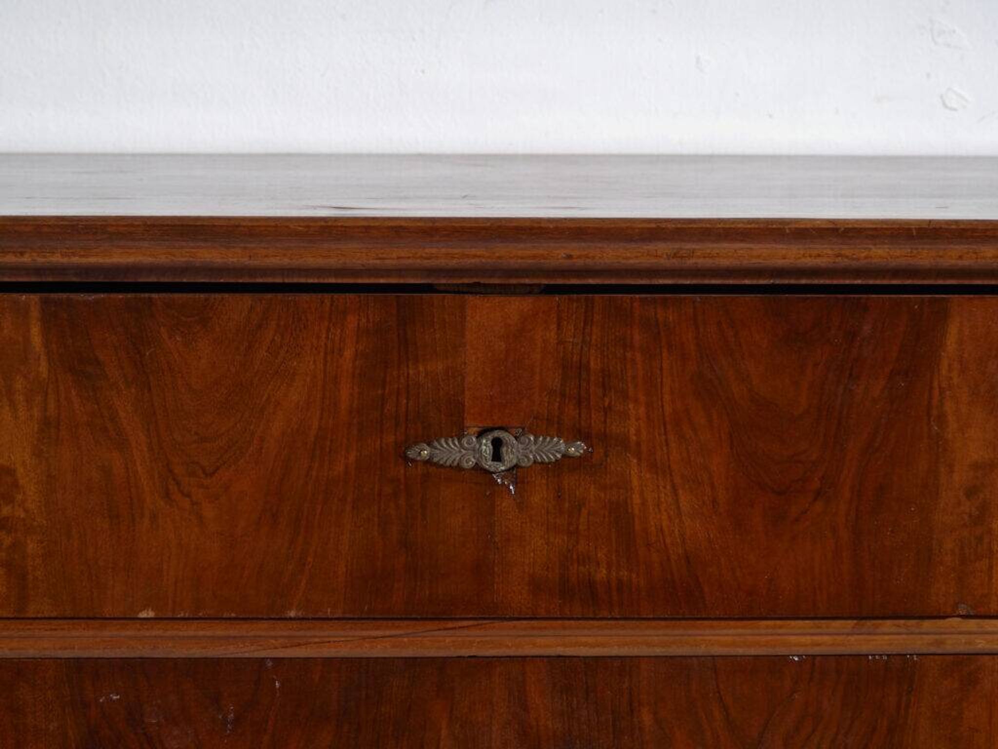 Antique pine chest of drawers with four drawers and brass handles – Central Europe, circa 1900