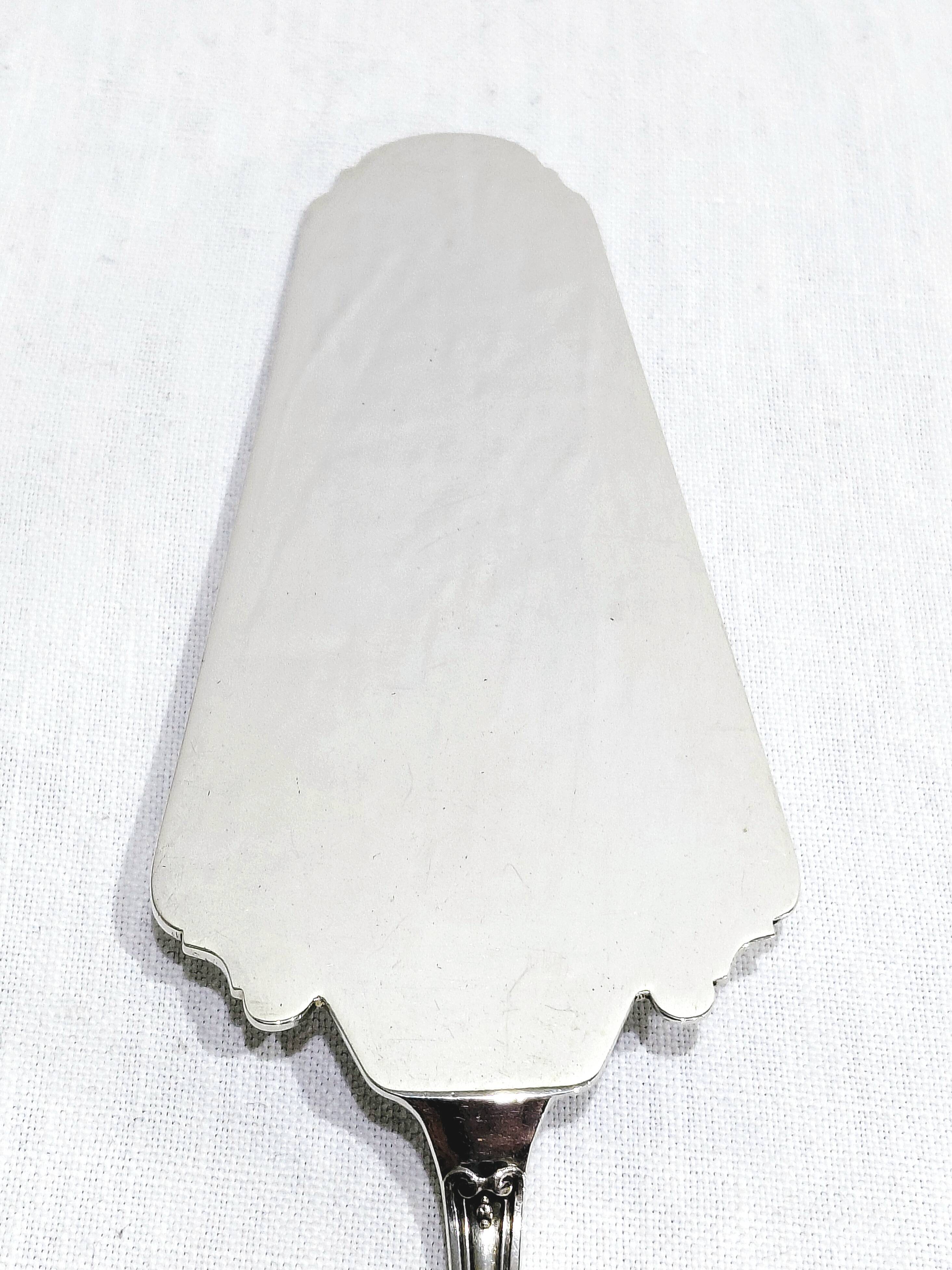 Silver pie server