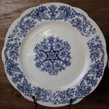 2 anciennes assiettes plates en terre de fer Longchamp Bella, XIXème