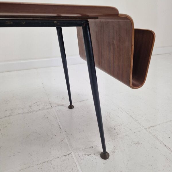 Table basse italienne moderne du milieu du siècle avec porte-revues, années 1950