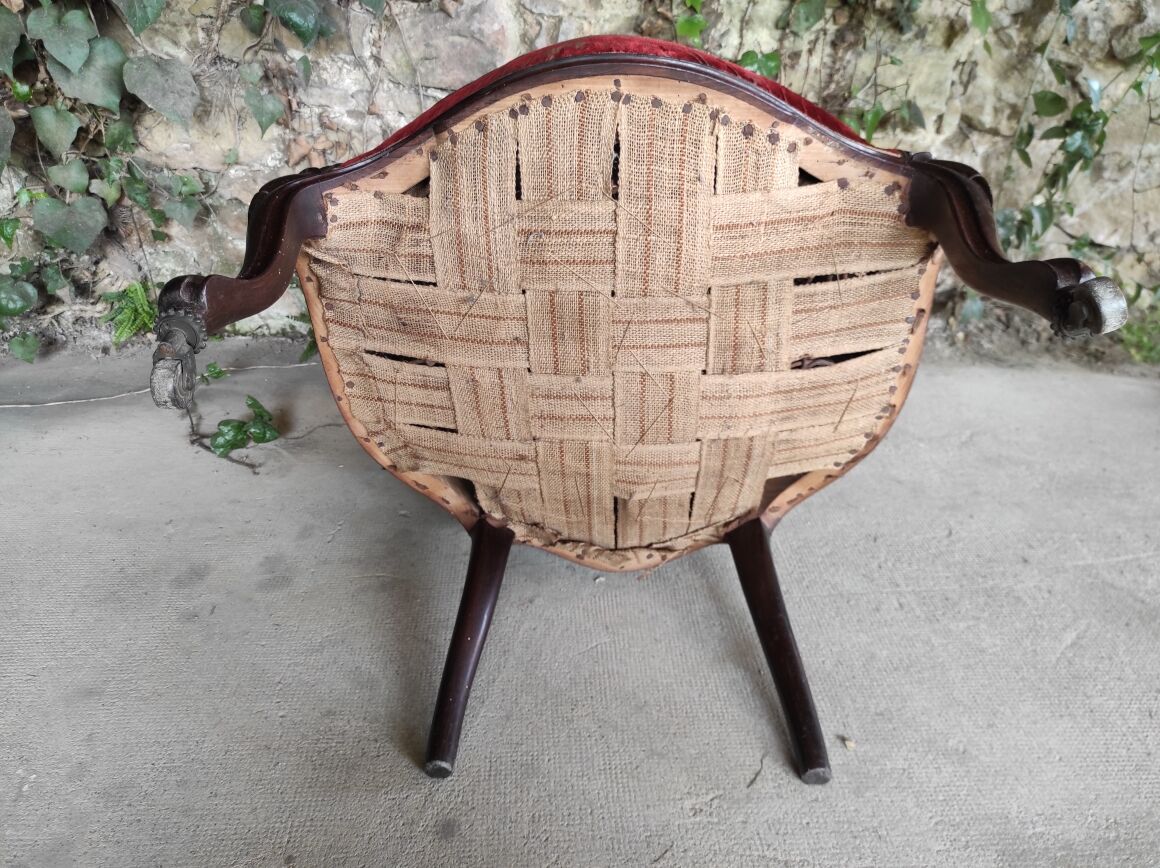 Louis XV armchair in mahogany and red velvet