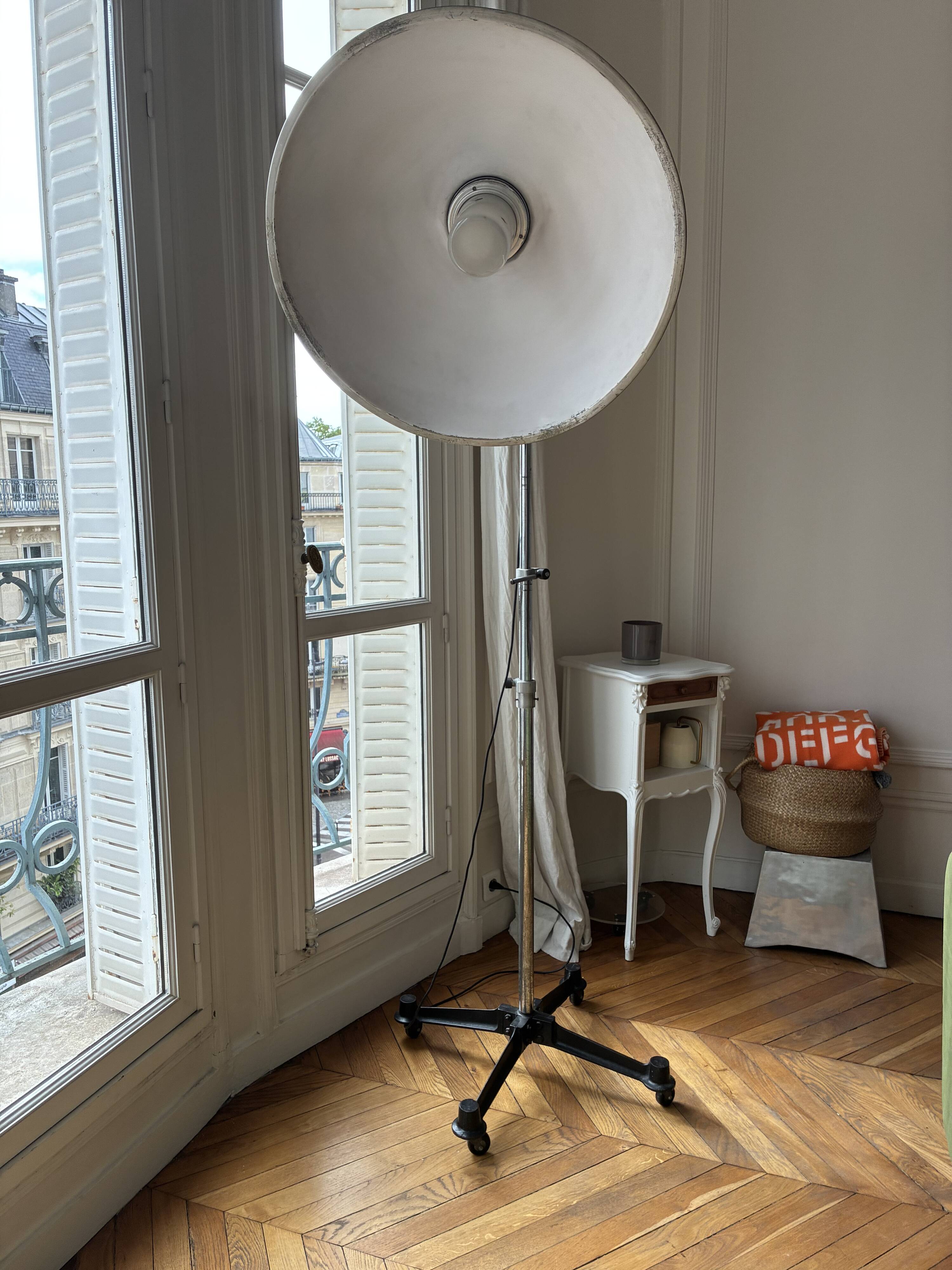 Vintage photographer lamp