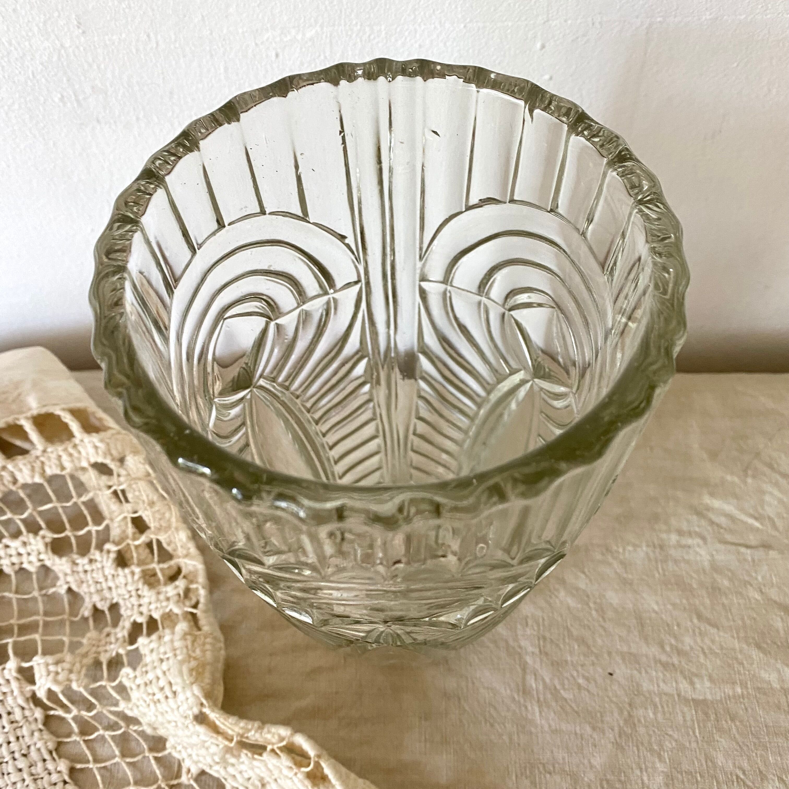 Vase art déco en verre moulé