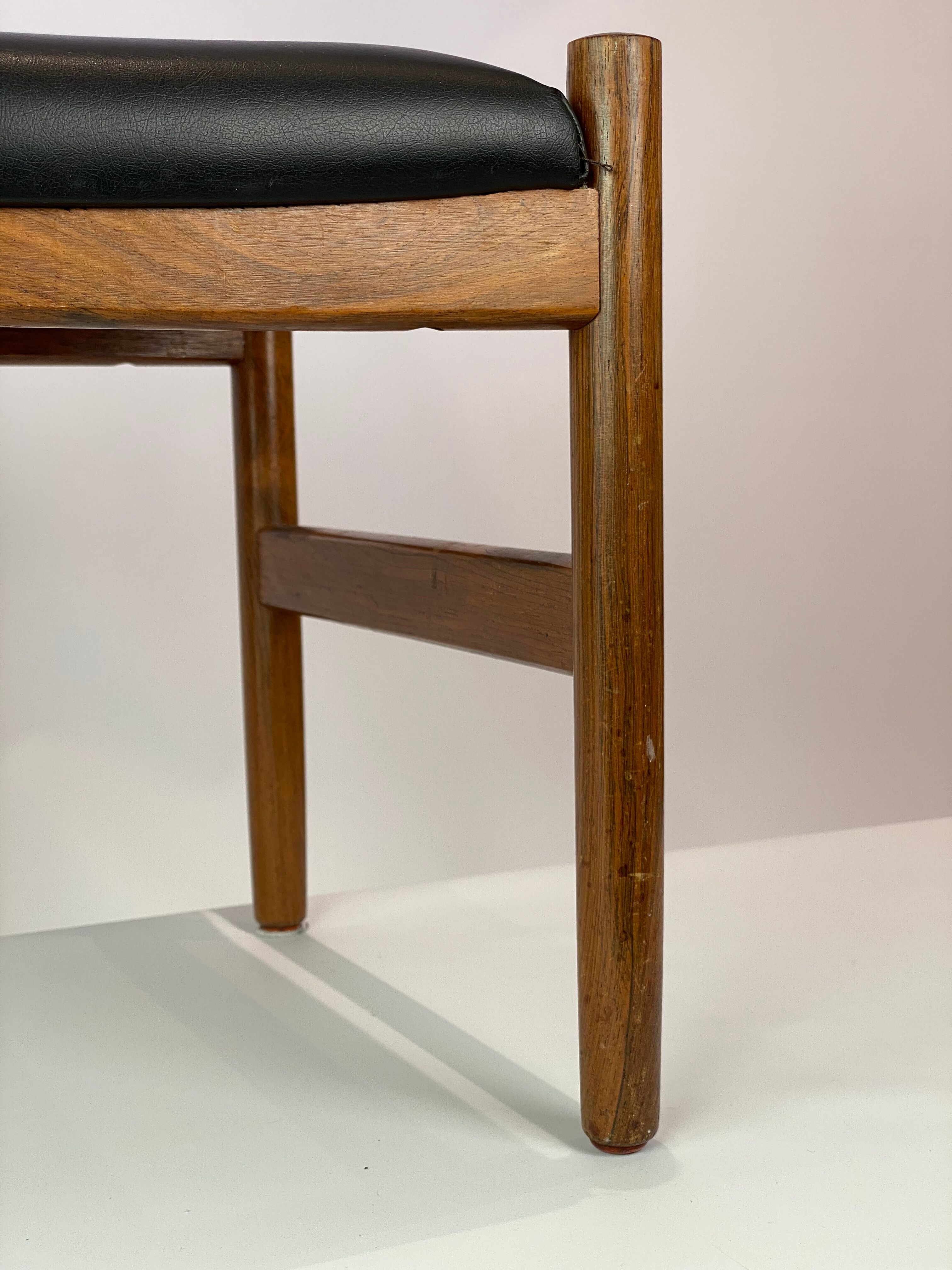 Tabouret en cuir noir et palissandre, de design danois fabriqué par Spøstrup Furniture, années 1960