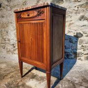 French antique bedside table in walnut with a marble top and porcelain interior, early 20th century.