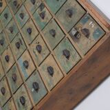 Meuble de quincaillerie industriel en pin peint, France années 1950