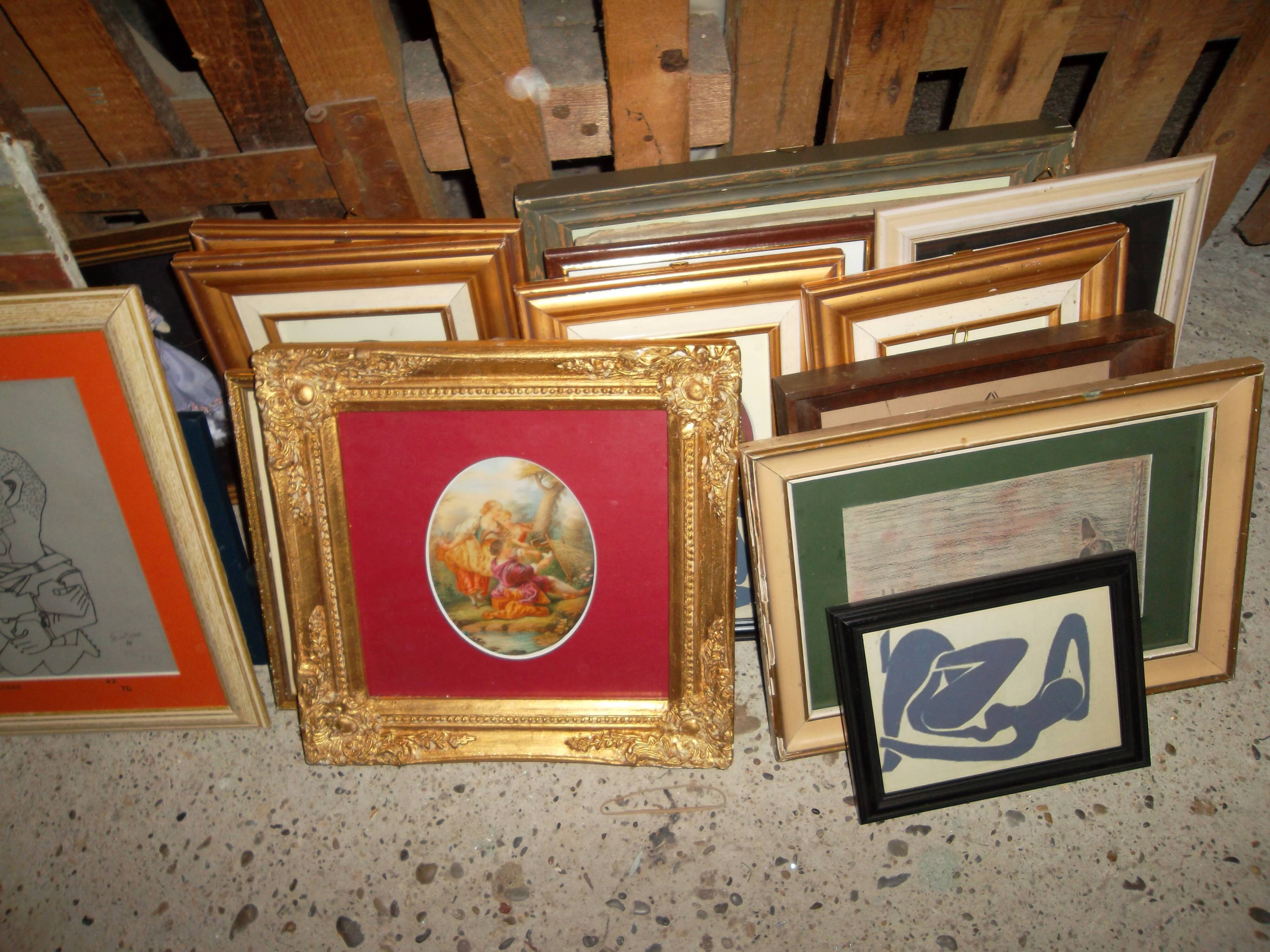 Lot of paintings