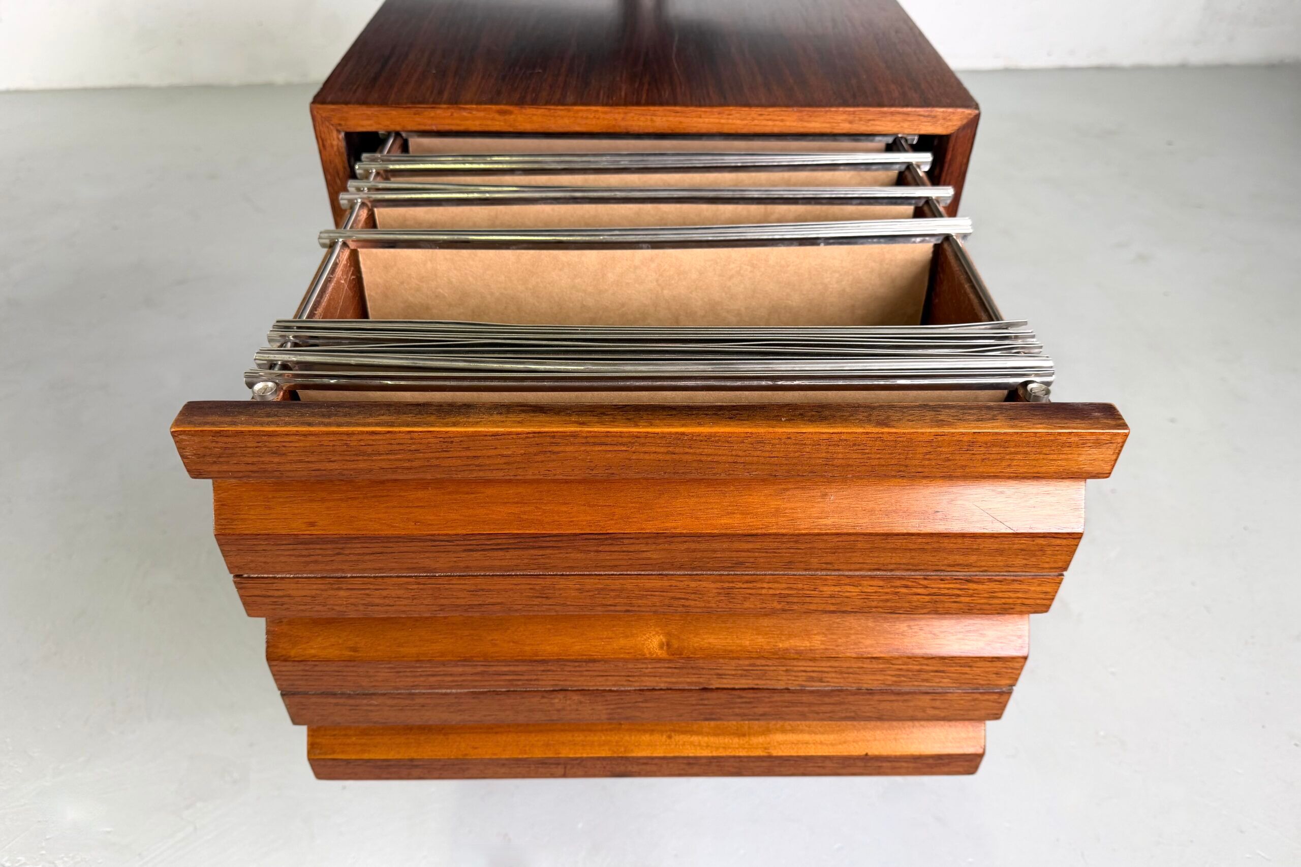 Executive desk T96 by Osvaldo Borsani for Tecno – 1960s
