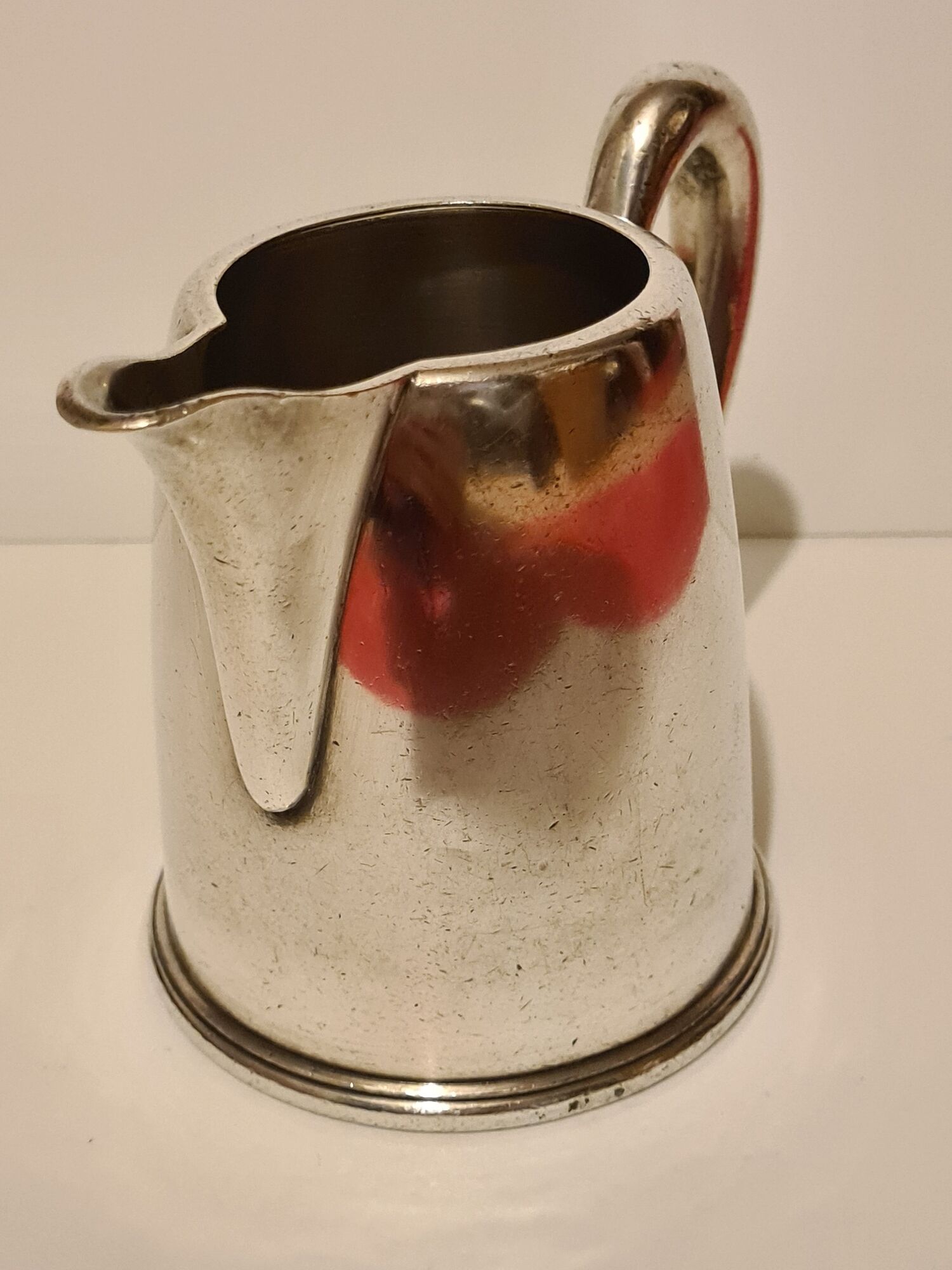White Félix Frères metal milk pot in Toulouse