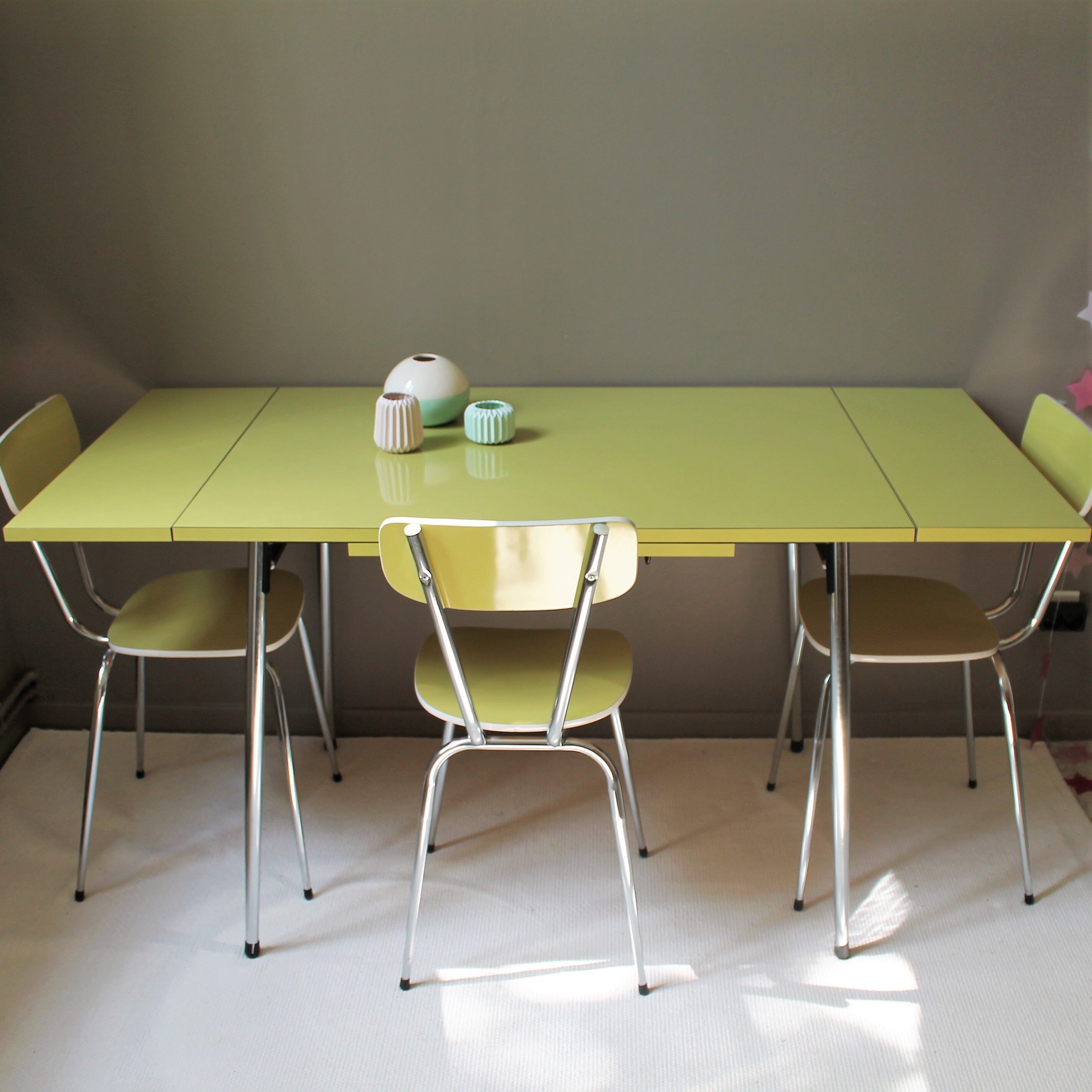 Anise vintage formica table