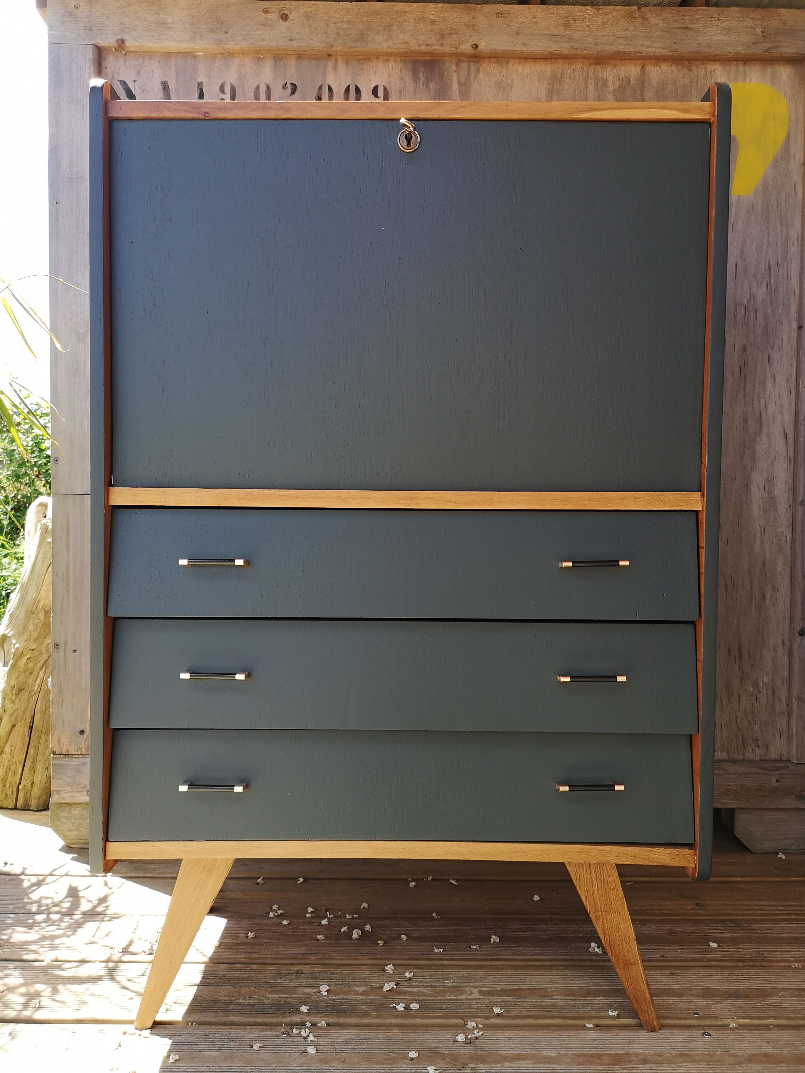 Secretary 60 compact compass feet