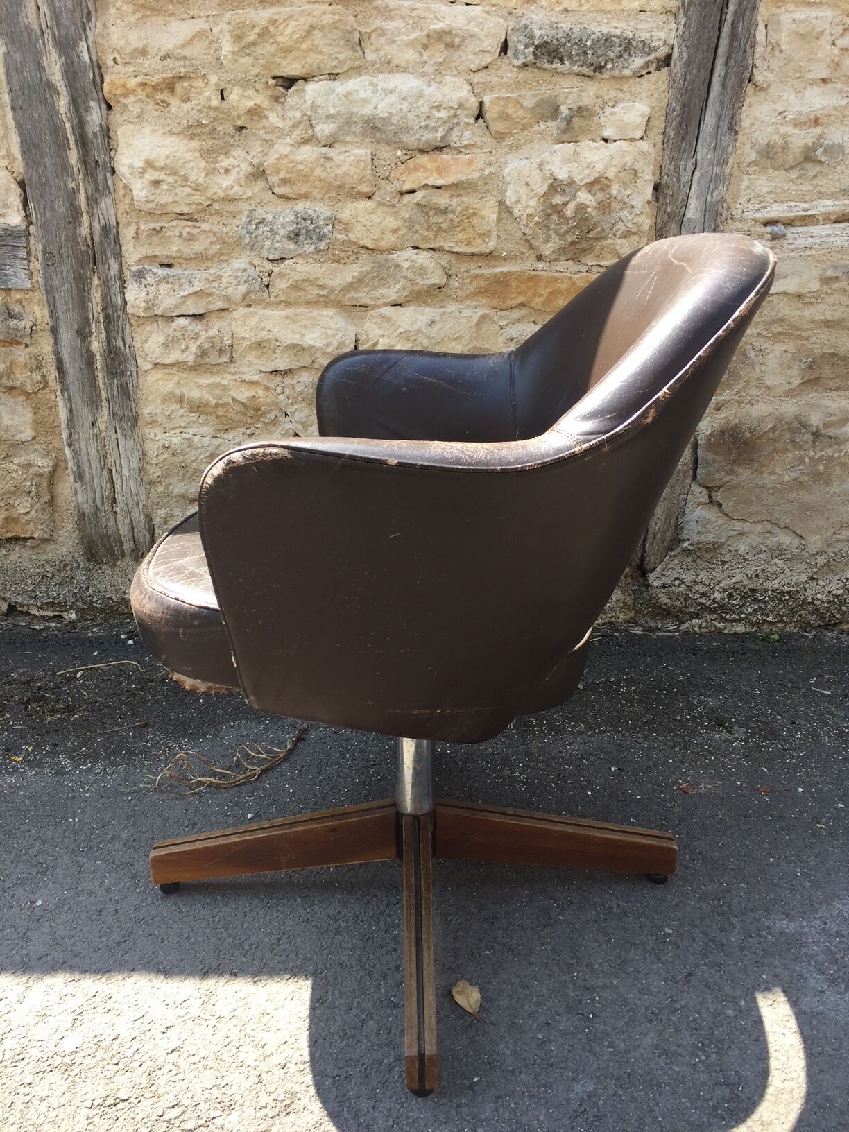 Executive armchair by Eero Saarinen for Knoll