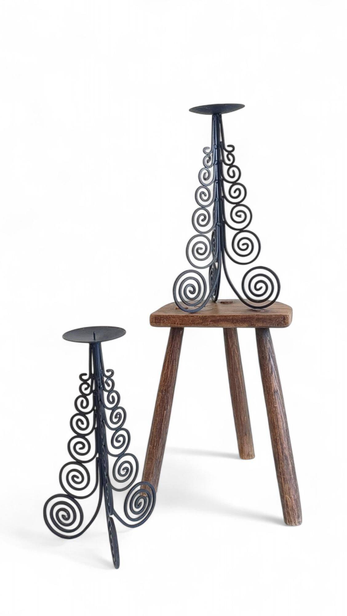 Paire de candélabres en fer forgé à la main, Espagne, vers les années 1970.