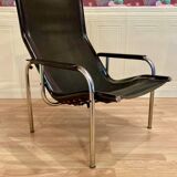 Set of 2 black leather and chrome reclining chairs designed by Hans Eichenberger.