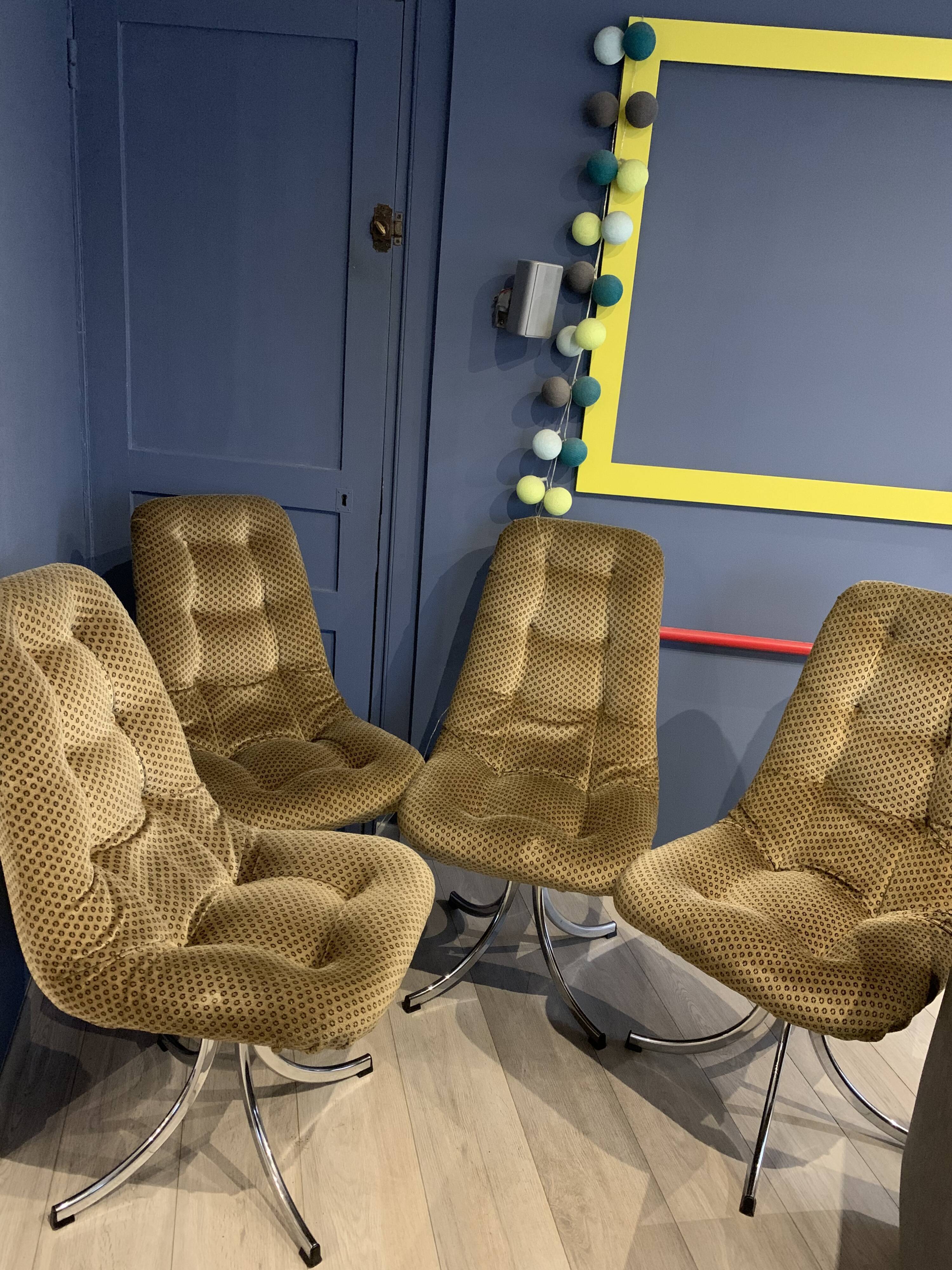 Lot 4 chaises années 70