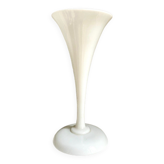 Vase en opaline