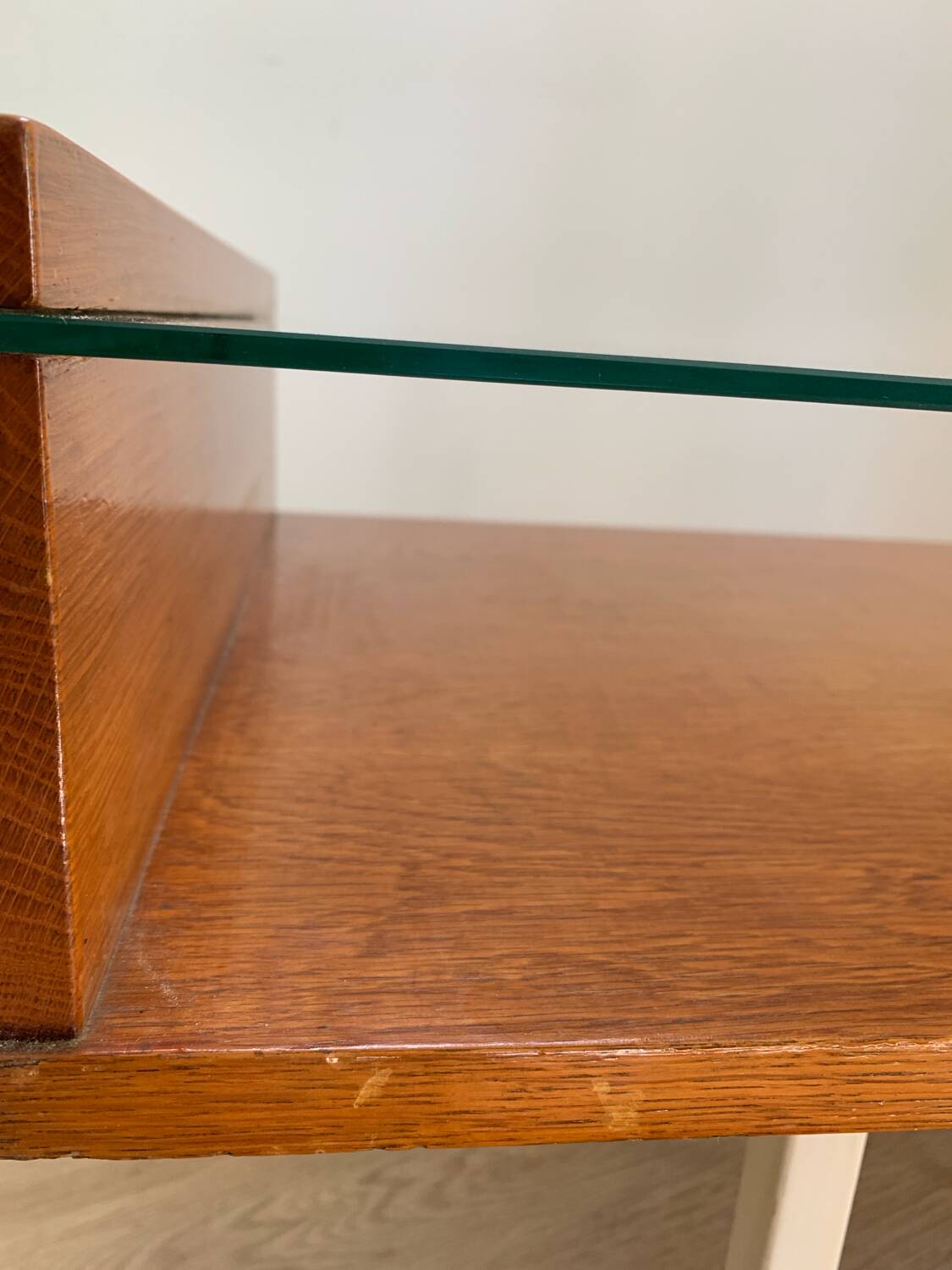 Table basse moderniste en bois , métal et verre