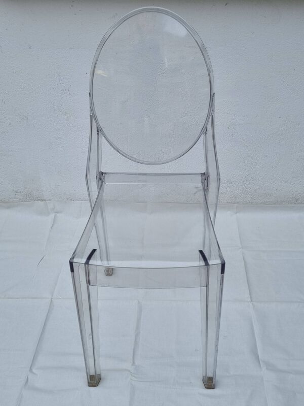Chaise “Victoria Ghost” – design Philippe Starck pour Kartell