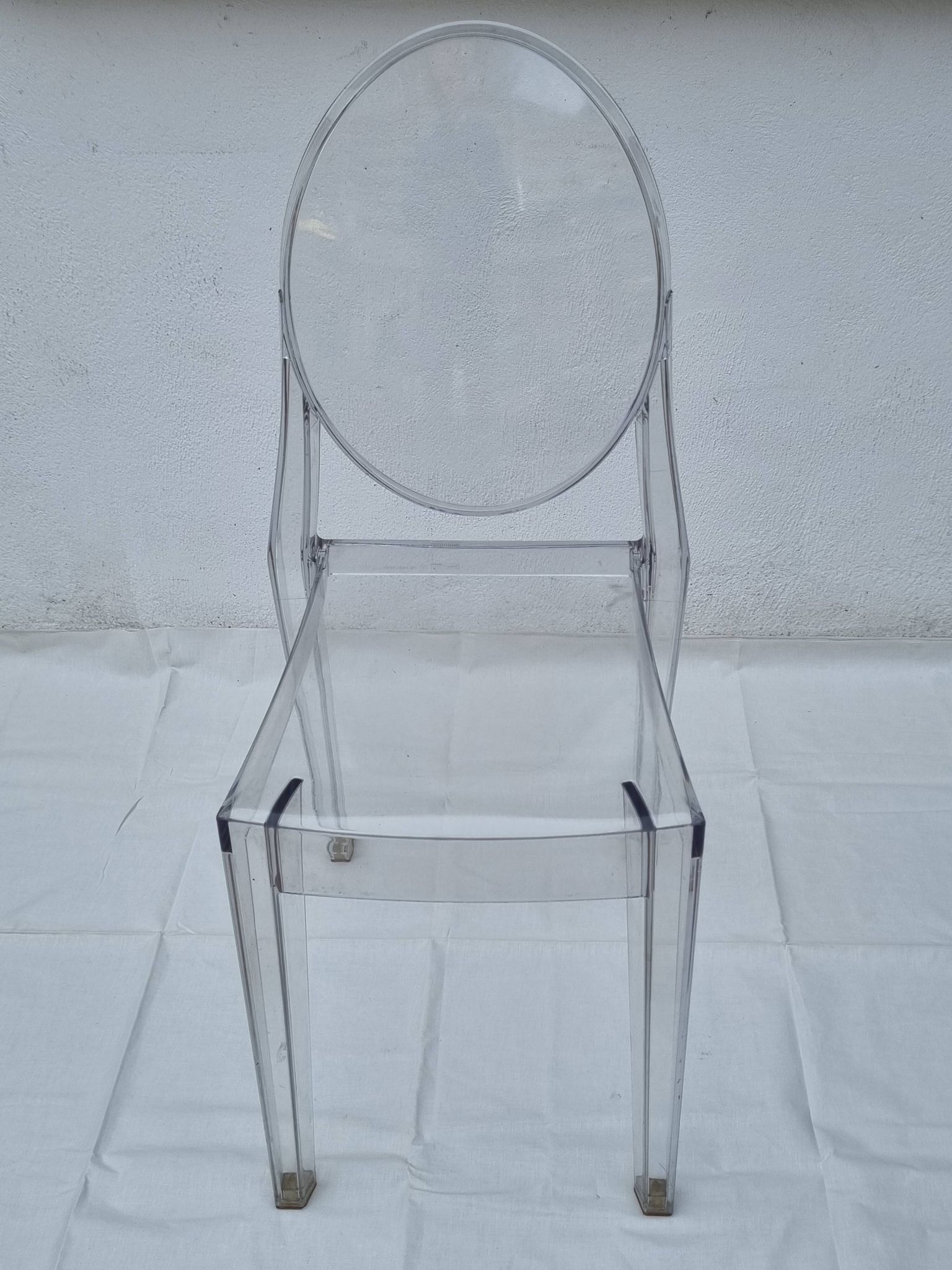 Chaise “Victoria Ghost” – design Philippe Starck pour Kartell