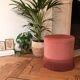 Pouf en velours rose et franges
