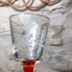 Ancien et rare ! Vendu en lot de 12 Verres à pieds torsadés colorés et gravés de fleurs et feuilles